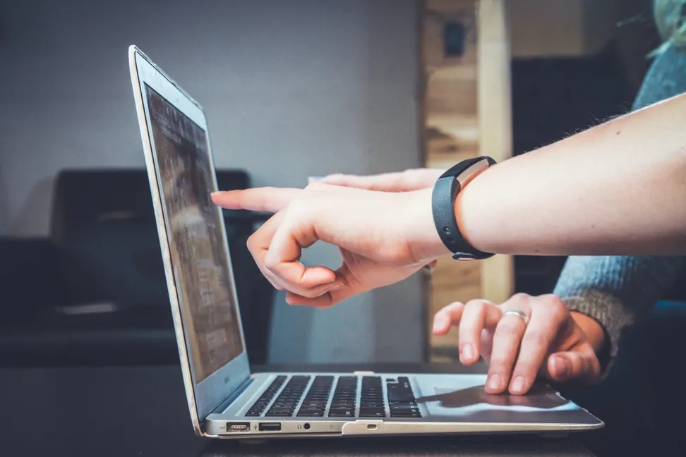 Advisor pointing at a laptop screen